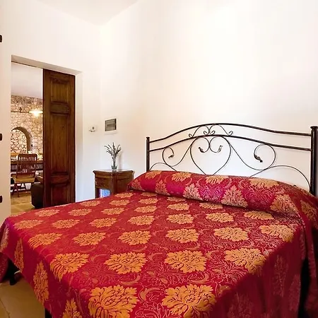 Pajara Di Laura Villa *