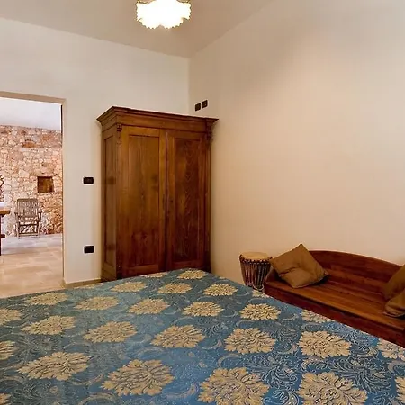 Pajara Di Laura Villa *